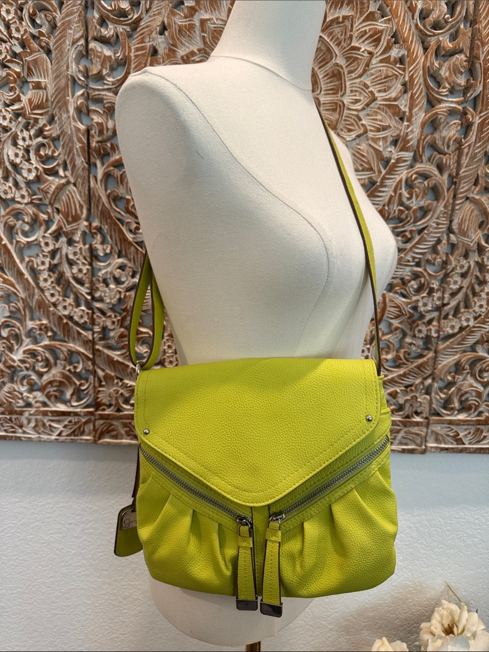 Jessica Simpson Lime Green Crossbody Bag, Tons of Pockets, Awesome Travel Purse
